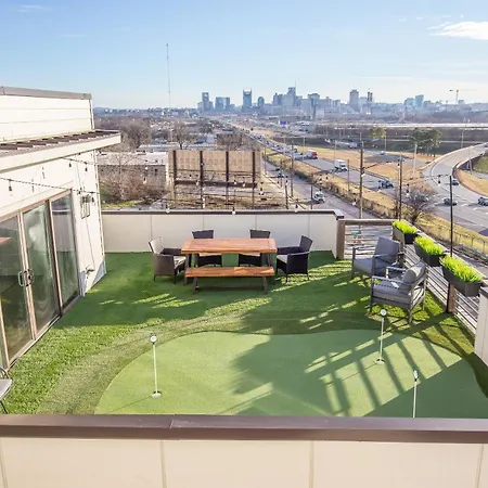 Jack Daniels House With Rooftop Golf, City Views! 8Min To Whiskey Row! Sleeps 10!